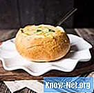Суп из брокколи и чеддера в итальянском хлебе