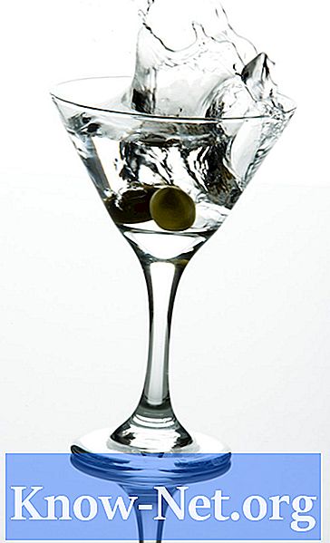 Rozdiel medzi zbitými a miešanými martini - Články