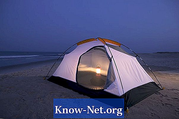 Cara terbaik untuk memasang tenda di pasir