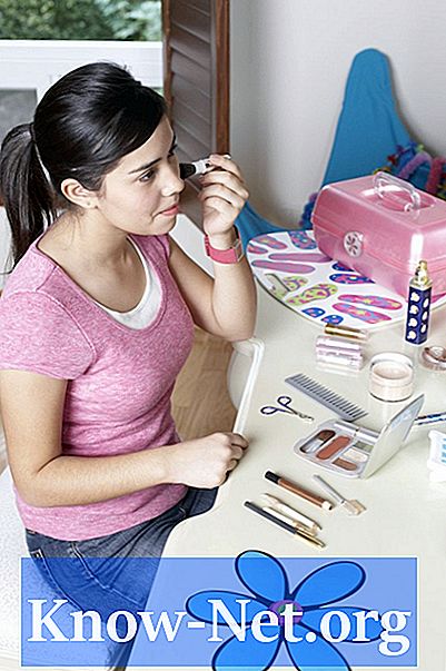 So öffnen Sie eine Make-up-Box mit einer Büroklammer - Artikel