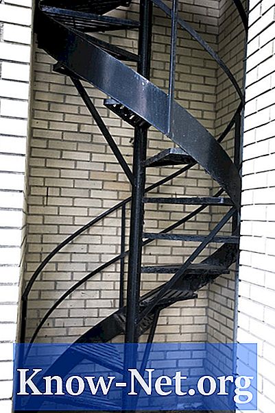Kako izračunati polmer ograje spiralnih stopnic