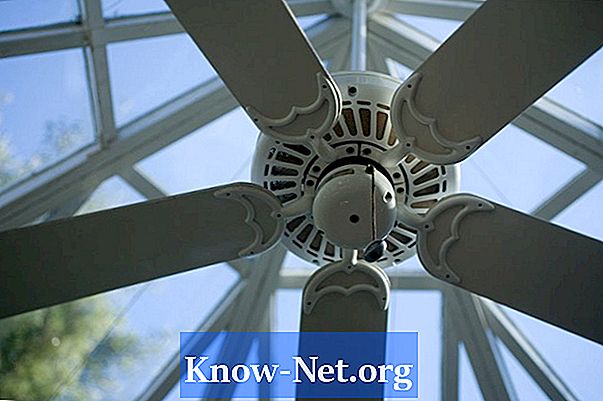 Kako obešati stropni ventilator v obstoječem električnem ohišju
