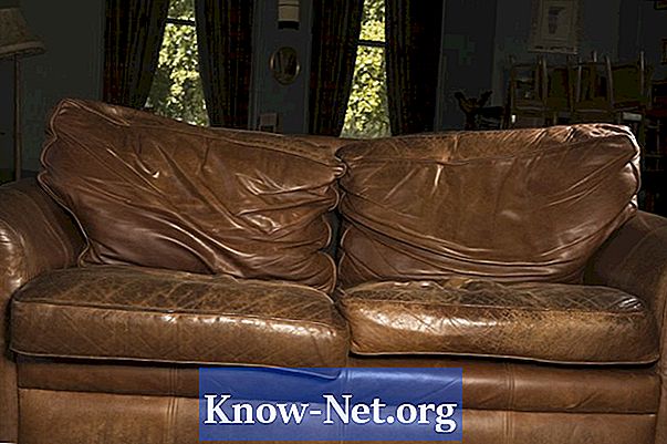 皮をむいている革のソファを修復する方法