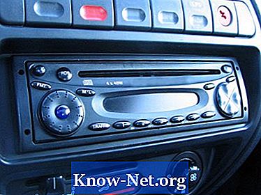 Wie wird die Lautstärke des Autoradios verringert?