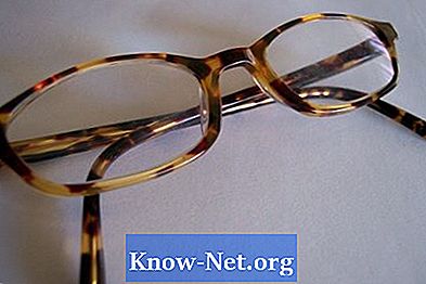 Како поправити акрилни оквир за наочаре