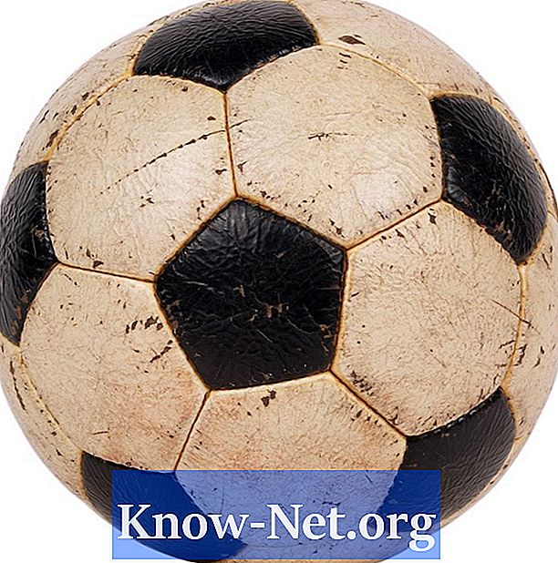Как починить увядающий футбольный мяч