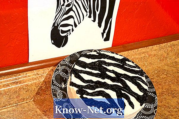 Sådan dekoreres en kage med zebra print med almindeligt glasur