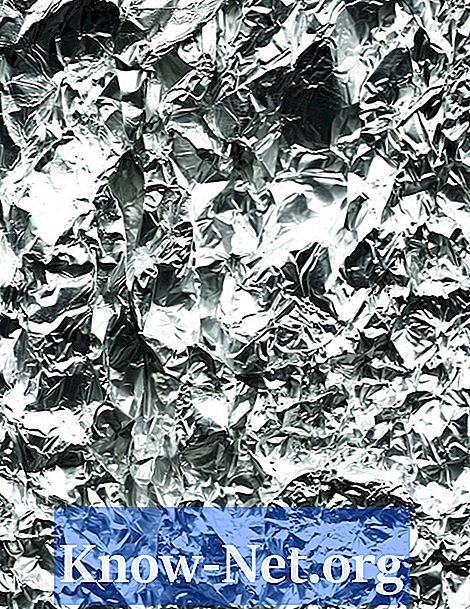 Vai alumīnija folija bojā cepeškrāsni, ja to izmanto kā cepeškrāsns starpliku?