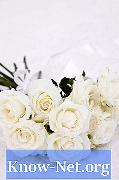 כיצד להרוויח ורדים סאטן כדי לקשט חתונות