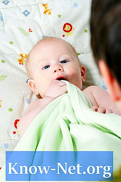 हार्ट स्क्वायर के साथ बेबी कंबल कैसे बनाएं