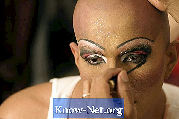 Miten tehdä transvestiitti meikki näyttää mustalainen noita