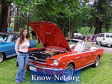 Hoe verwijder ik soldeerpunten op de spatbordenrok van een Mustang uit 1965?