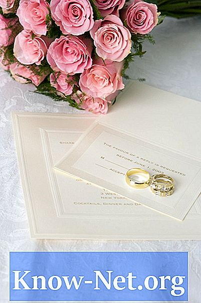 결혼식 초대장에 사망 한 부모의 이름을 포함시키는 법