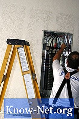 Як встановити електропроводку через підлоги або під будинком під час реконструкції?