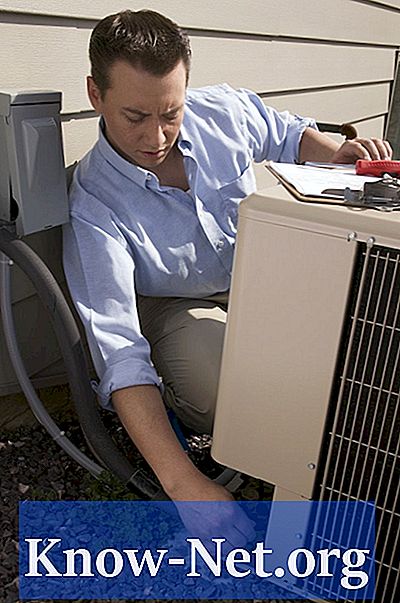 Hoe u geuren verwijdert van verdampende airconditioners
