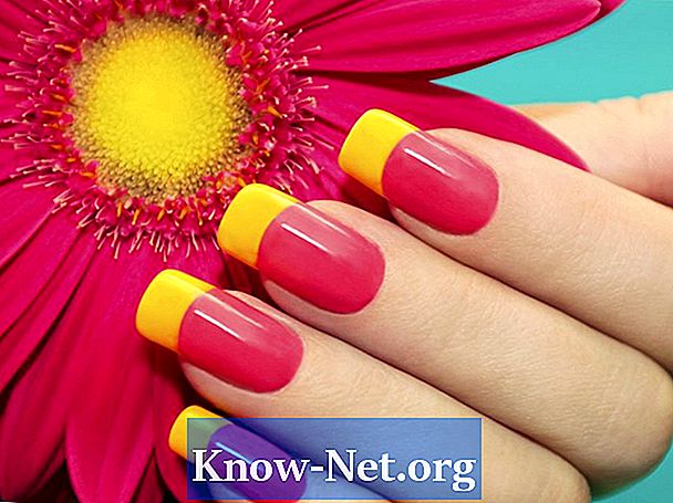 Hur man målar naglar med två färger
