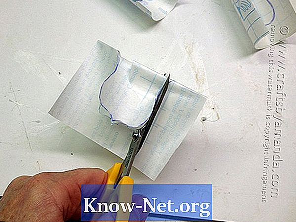 Kako odrezati kontaktni papir, da bi poravnali vašo vrtljivo polico