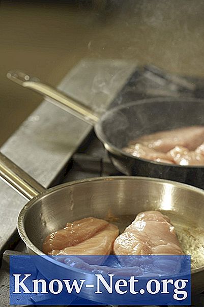 Як запечатати куряче м'ясо в нерозпилючому каструлі