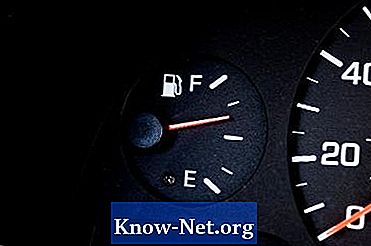 Cum să înlocuiți un orificiu de injecție a combustibilului pentru un VW Jetta