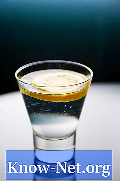 Bevande con la pesca al sapore di vodka Absolut