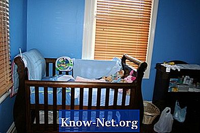 Kūdikio kambario su juostelėmis tapybos idėjos