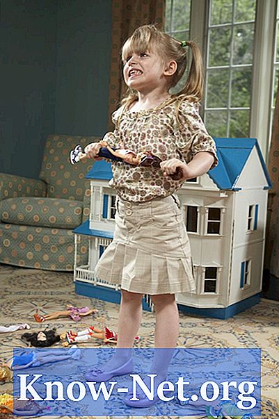 Gemakkelijke en snelle methode om kleding van Barbie-poppen te breien