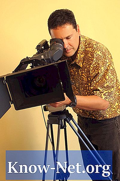 Hva er noen av de grunnleggende teknikkene som brukes av filmregissører?