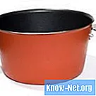 鍋から焦げ付き防止カバーを取り外す方法