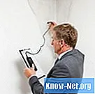 Hoe u contactlijm van de muur verwijdert