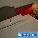 Kā noņemt kosmētikas traipus no gultas palagiem