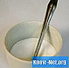 Cum se elimină petele din vasele de gătit din ceramică