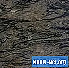 Azijnvlekken verwijderen van marmeren oppervlakken zoals werkbladen en vloeren