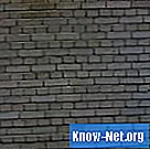 Cómo quitar las salpicaduras de cemento en una pared de ladrillos