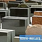 Comment réparer un bord cassé sur une pierre tombale en granit