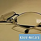 Entfernen der Blendschutzfolie von Kunststofflinsen