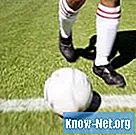 Cómo quitar manchas de césped artificial en un balón de fútbol