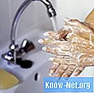 Hoe u verf van uw vingernagels verwijdert