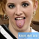 A fertőzött nyelv piercing jelei és tünetei
