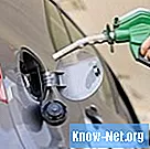 Kuinka poistaa bensiinin tahra ja haju autotallista