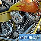Cómo reparar los agujeros en el tanque de combustible de una motocicleta